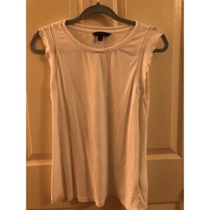 Eyelet trim sleeveless shirt - white